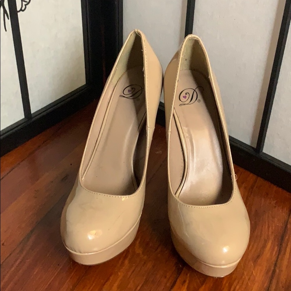 Nude Diva pumps